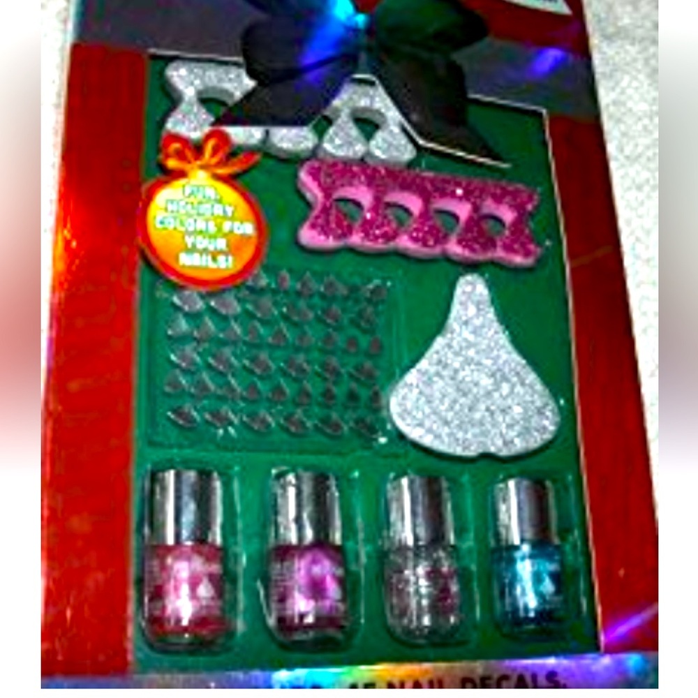 Hershey's Kisses Holiday Gift Set, Nail Decals, File, Toe Separators New in Box